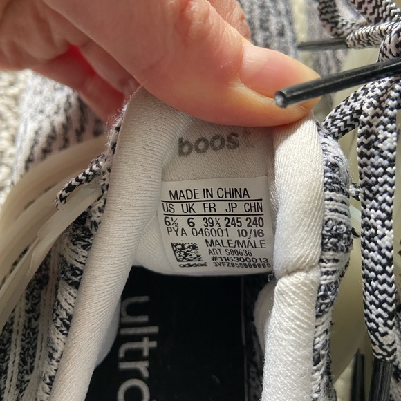 Adidas Ultra Boost Sneakers authentic Size 6.5 Mens / 8.5 Womens - Picture 6 of 7